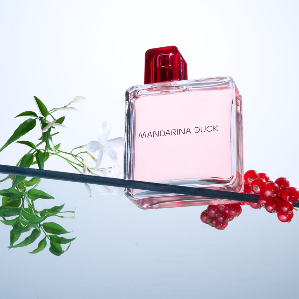 The floral fragrance that respects nature
By choosing this perfume, you are helping the environment in a sustainable and responsible manner
Mandarina Duck for Her is a floral and fruity fragrance created for ironic and dynamic women, who love travelling, who enjoy life and who support environmental sustainability.