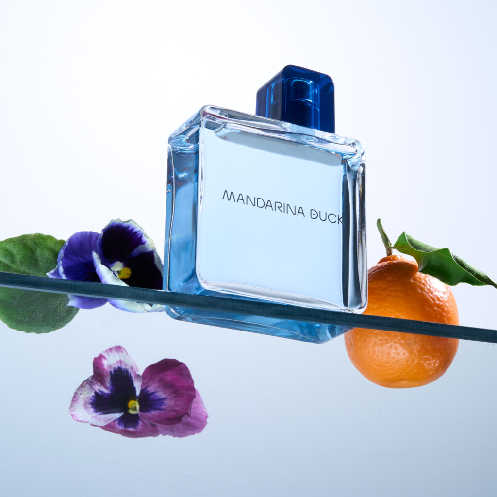 The fragrance that evokes freedom and relaxation in the open air
By choosing this perfume, you are helping the environment in a sustainable and responsible manner
Mandarina Duck for Him is a fragrance created to convey the sea, freedom and wellness. For men who want to enjoy life, carefree, yet always with respect for nature and the planet.