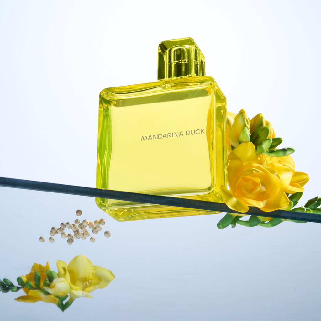 A boost of energy for her
By choosing this perfume, you are helping the environment in a sustainable and responsible manner
Mandarina Duck, a spicy and fresh perfume, vibrant and energetic, that accompanies you throughout the day!
The first fragrance of the brand perfectly embodies Mandarina Duck’s philosophy: emotions, colours, movement and innovation.
It’s the perfect perfume for those who need a boost to handle daily routine!